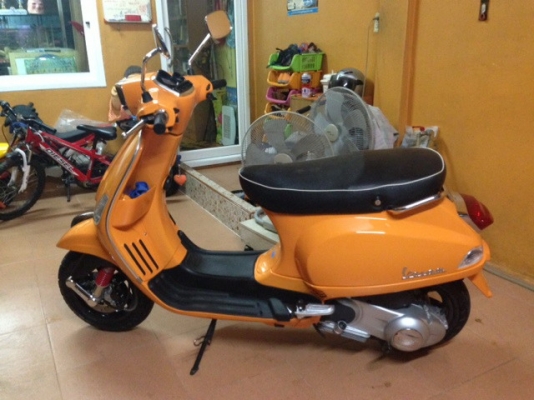 ขาย VESPA S150IE สีส้ม ใหม่่ๆ สภาพป้ายแดง 2พันโล