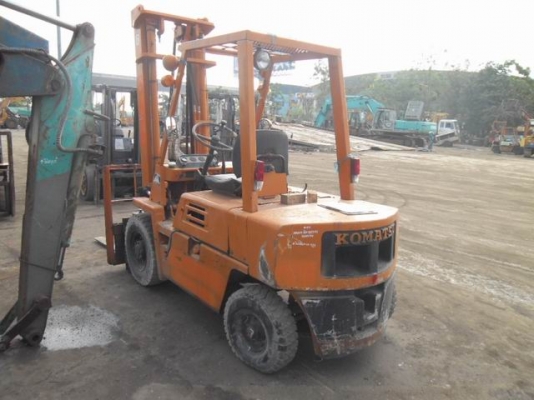 ขาย KOMATSU FD25-7 เครื่องดีเซล C240 เสาสูง 4 เมตร ของนอก