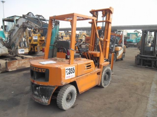 ขาย KOMATSU FD25-7 เครื่องดีเซล C240 เสาสูง 4 เมตร ของนอก