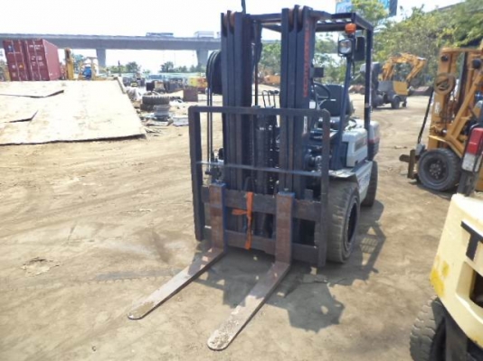 ขาย KOMATSU FG30H-11 3 TON เสาสูง 4.5 เมตร View Mast เข้าตู้สวยมากถูกๆ