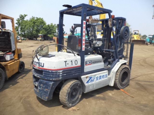 ขาย KOMATSU FG30H-11 3 TON เสาสูง 4.5 เมตร View Mast เข้าตู้สวยมากถูกๆ