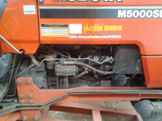***ขออนุญาต ลงขายใหม่ครับ***ขาย รถไถ KUBOTA M5000SU 2เพลา สภาพสวย ใช้งานน้อย 61x ชม. สีสวยไม่มีตายไม่มีด้าน เครื่องแห้ง ไม่มีเยิ้ม ยางสวยติดรถมายังไม่เคยเปลี่ยน พร้อมอุปกรณ์ 4ชิ้น ใบดัน ผาน3 ผาน 6 ผานขุดมัน ระบบไฟครบสมบูรณ์ ไฮดรอลิคไม่มีแตกไม่มีเยิ้ม คานไ
