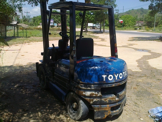 โฟล์คลิฟท์TOYOTA รุ่น6  2.5ตันเสายก4ม.เครื่อง2z แน่นๆ รถเดิมๆสวย