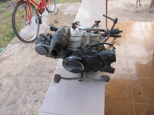 ขายเครื่องชี50 ตามรูปเลยครับเครื่องแปลงcdiแล้วครับไปเช็คนิดน่อยก้อใช้ได้แล้วครับเครื่อง ไม่ติดพึ่งยกลงจากชี50เดิมๆครับลุกค้าเอาแต่โครงเลยเหลือเครื่องครับมีพัก เท้าเดี่ยว+คู่+ขาเบรคครับเปิด1000บาท เอาจริงราคาต่อรองได้ครับสนใจ 080-1696651 ส่งได้ทั่วไทยครับ