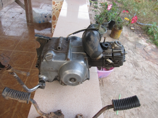 ขายเครื่องชี50 ตามรูปเลยครับเครื่องแปลงcdiแล้วครับไปเช็คนิดน่อยก้อใช้ได้แล้วครับเครื่อง ไม่ติดพึ่งยกลงจากชี50เดิมๆครับลุกค้าเอาแต่โครงเลยเหลือเครื่องครับมีพัก เท้าเดี่ยว+คู่+ขาเบรคครับเปิด1000บาท เอาจริงราคาต่อรองได้ครับสนใจ 080-1696651 ส่งได้ทั่วไทยครับ