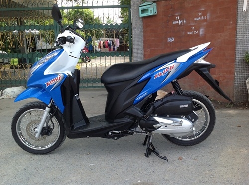 ขายhonda click125i สีน้ำเงินขาว ปี2555