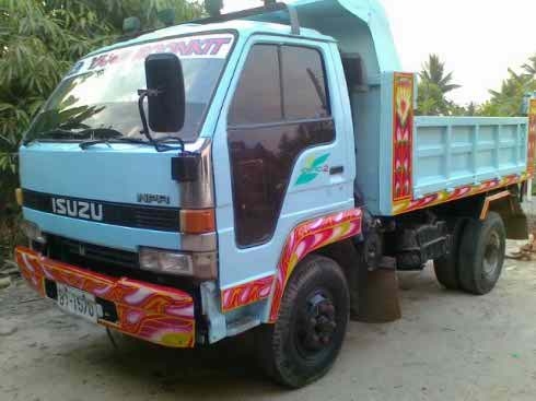 หกล้อดั้มสวยเครื่อง 195  หัว 115 หัวนอกประตูเว้า เบรคลมธรรมดา แอร์เย็น พวงมาลัยพาวเวอร์