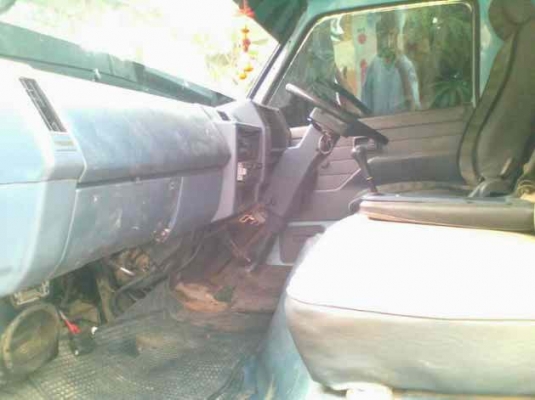 หกล้อดั้มสวยเครื่อง 195  หัว 115 หัวนอกประตูเว้า เบรคลมธรรมดา แอร์เย็น พวงมาลัยพาวเวอร์