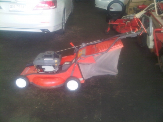 ขายรถตัดหญ้าสนาม แบบเดินตามครับ ขายรถตัดหญ้าสนาม แบบเดินตามครับ