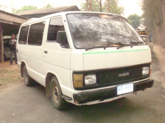 โตโยต้าตู้ช่วงสั้น เครื่อง2400เครื่องยนต์ดีมาก รถขับขี่ดีเดิมรถใช้งานราชการ