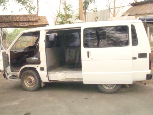 โตโยต้าตู้ช่วงสั้น เครื่อง2400เครื่องยนต์ดีมาก รถขับขี่ดีเดิมรถใช้งานราชการ