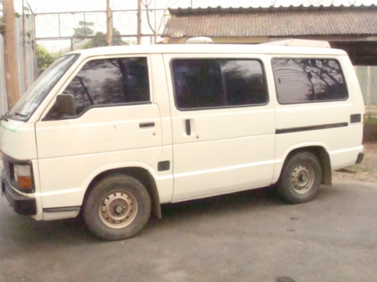 โตโยต้าตู้ช่วงสั้น เครื่อง2400เครื่องยนต์ดีมาก รถขับขี่ดีเดิมรถใช้งานราชการ