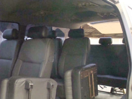 โตโยต้าตู้ช่วงสั้น เครื่อง2400เครื่องยนต์ดีมาก รถขับขี่ดีเดิมรถใช้งานราชการ