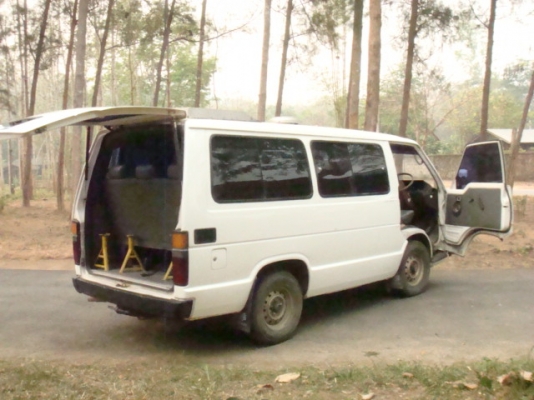 โตโยต้าตู้ช่วงสั้น เครื่อง2400เครื่องยนต์ดีมาก รถขับขี่ดีเดิมรถใช้งานราชการ