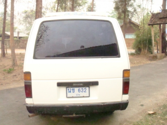 โตโยต้าตู้ช่วงสั้น เครื่อง2400เครื่องยนต์ดีมาก รถขับขี่ดีเดิมรถใช้งานราชการ