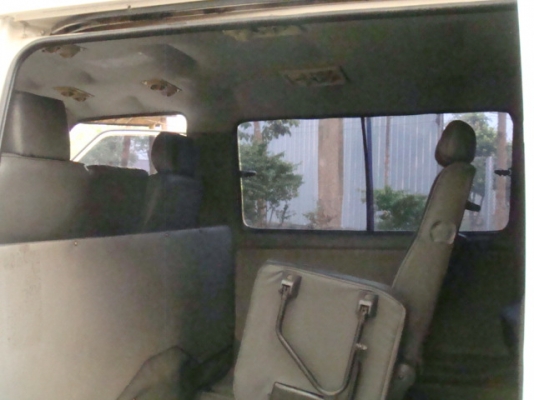 โตโยต้าตู้ช่วงสั้น เครื่อง2400เครื่องยนต์ดีมาก รถขับขี่ดีเดิมรถใช้งานราชการ