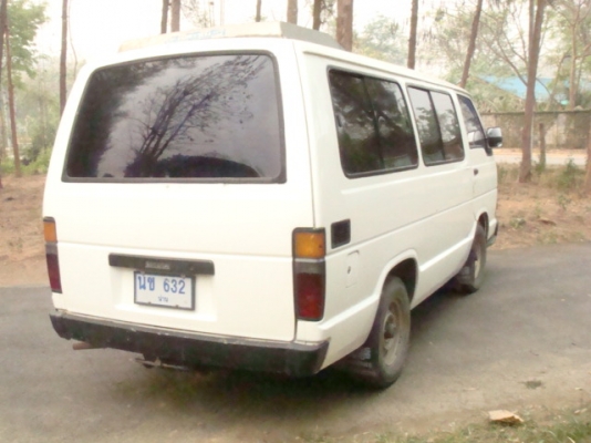 โตโยต้าตู้ช่วงสั้น เครื่อง2400เครื่องยนต์ดีมาก รถขับขี่ดีเดิมรถใช้งานราชการ