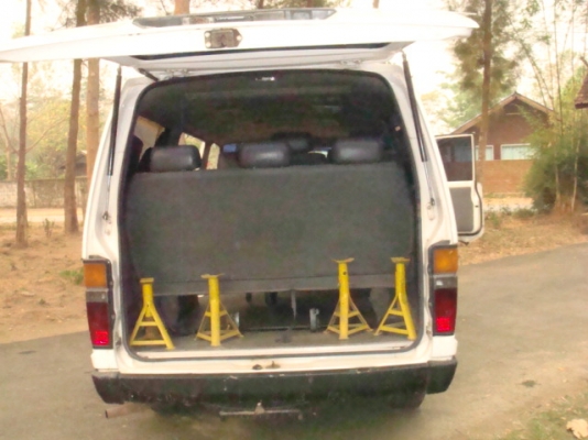 โตโยต้าตู้ช่วงสั้น เครื่อง2400เครื่องยนต์ดีมาก รถขับขี่ดีเดิมรถใช้งานราชการ