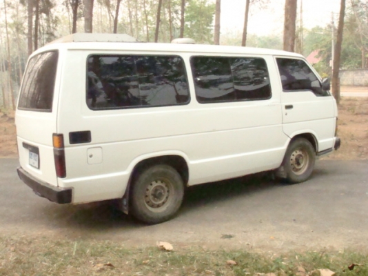 โตโยต้าตู้ช่วงสั้น เครื่อง2400เครื่องยนต์ดีมาก รถขับขี่ดีเดิมรถใช้งานราชการ