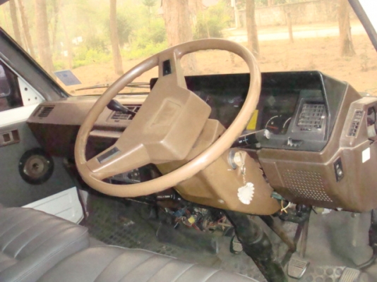 โตโยต้าตู้ช่วงสั้น เครื่อง2400เครื่องยนต์ดีมาก รถขับขี่ดีเดิมรถใช้งานราชการ