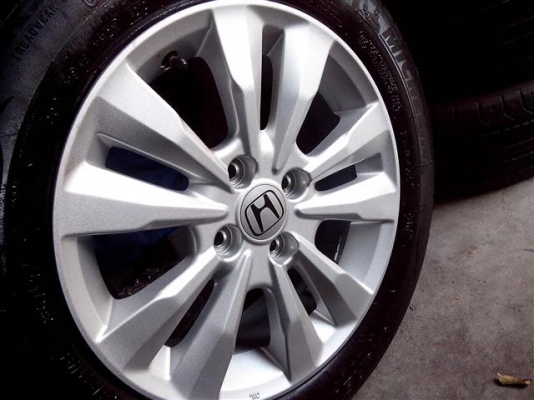 เหลือยางHonda city2013 ขอบ 15 ถอดป้ายแดง