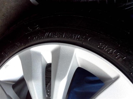 เหลือยางHonda city2013 ขอบ 15 ถอดป้ายแดง