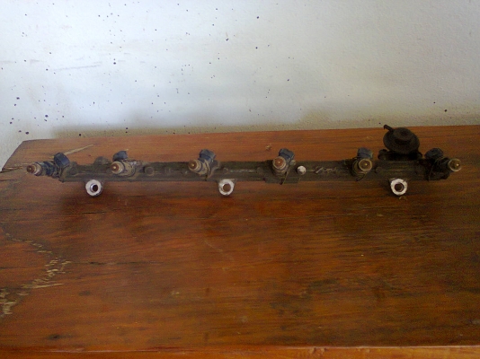 ขายรางหัวฉีดพร้อมหัวฉีดเครื่อง JZ 6 หัว ราคาถูกๆๆๆครับ ชุดที่ 2 ** ขายรางหัวฉีดพร้อมหัวฉีดเครื่อง JZ 6 หัว ราคาถูกๆๆๆครับ ชุดที่ 2 **