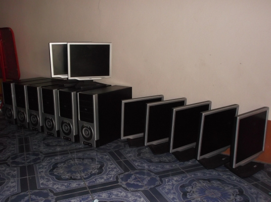 คอมพิวเตอร์ชุดละ 6,500 บาท  จอ 17 นิ้ว  0883624690  เก่ง