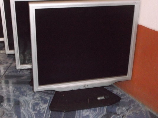 คอมพิวเตอร์ชุดละ 6,500 บาท  จอ 17 นิ้ว  0883624690  เก่ง