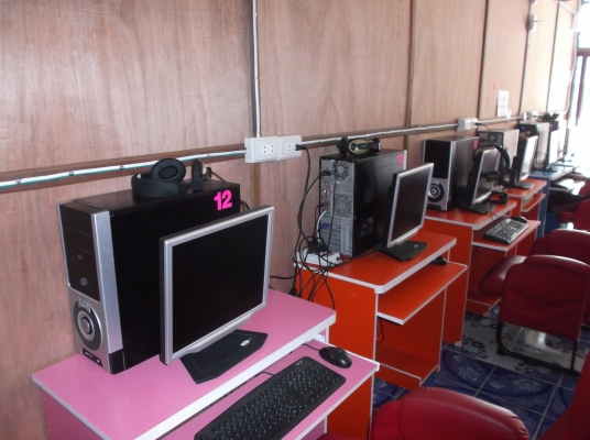 คอมพิวเตอร์ชุดละ 6,500 บาท  จอ 17 นิ้ว  0883624690  เก่ง