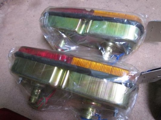 (ขายแล้ว)-Mazda Proceed เก่าเก็บ ไม่ได้ใช้แล้ว ในราคาถูก