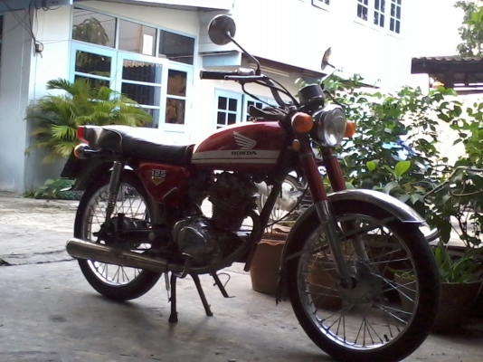 ขาย CB 100 ทะเบียน พร้อมโอนชื่อ ผมเอง สนใจ 0870690725 ราคา 30000 คุยกันได้ คับ