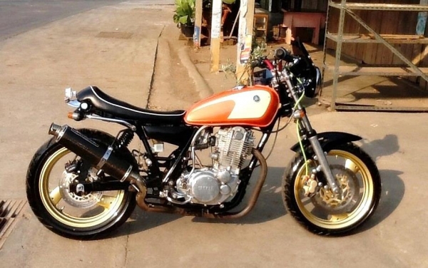 ขายSR400ปี95คัสตอมสรรพสามิตแล้วตัวจริงเปิดขาย 67000 ต่อรองได้ครับ