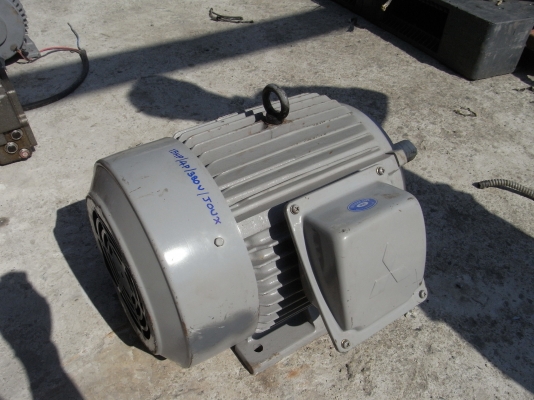 ขายมอเตอร์ Mitsubishi 15 HP. 1400 RPM. 380 V สภาพสวยพร้อมใช้งาน มีทั้งหมด 9 ตัว