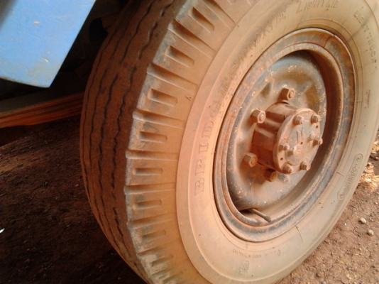 ***ขายแล้วครับขอบคุณ Truck2hand ขาย 4ล้อกลาง ISUZU TL85 เครื่องเดิม85แรง เกียร์สั้น(เกียร์สาย) ช่วงล่างดี เดิมๆ คัสซีดี ภายในดี คอนโซลครบ พร้อมหลังคาโดยสาร เบาะนั่งแถว ยางดี 4เส้น ทะเบียนเต็ม เอกสารพร้อมโอน พร้อมใช้งาน ราคาต่อรองได้ครับ