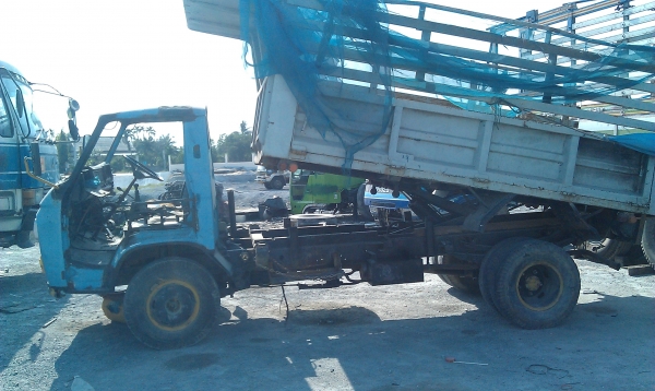 ขายรถ6ล้อดั๊มไม่มีทะเบียนเหมาะทำอีแต๊น