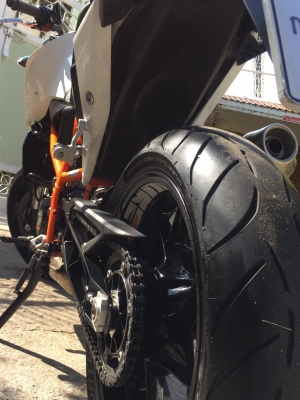 KTM690  ขาย Ktm690Duke ปี2016 พร้อมทะเบียนแท้ออกศูนย์เคทีเอ็มสปอร์ตมอเตอร์ไซค์เคิลประเทศไทยจำกัด ออกรถ วันที่ 11เดือน พฤษภาคม 2559