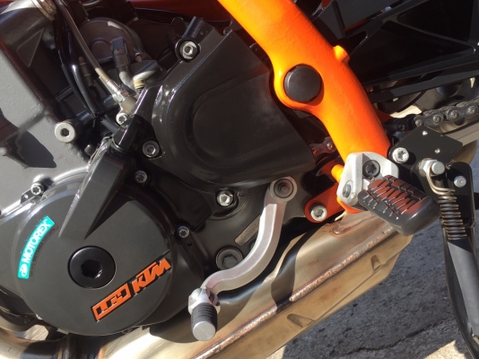 KTM690  ขาย Ktm690Duke ปี2016 พร้อมทะเบียนแท้ออกศูนย์เคทีเอ็มสปอร์ตมอเตอร์ไซค์เคิลประเทศไทยจำกัด ออกรถ วันที่ 11เดือน พฤษภาคม 2559
