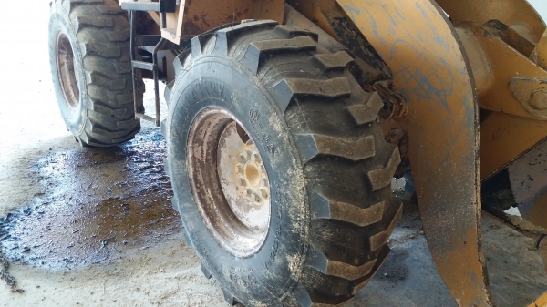 ขายรถตักล้อยาง