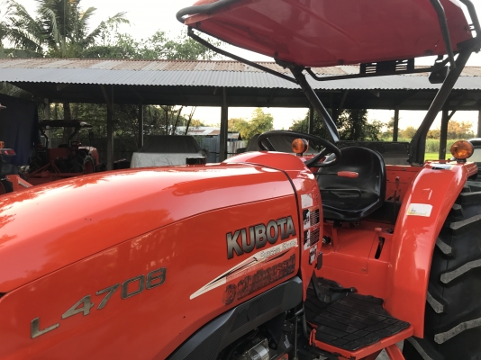 ขายรถไถคูโบต้า L4708(4WD)2เพลา พร้อมอุปกรณ์ ใบมีดดันดินหน้าและผานพรวน ทำงาน 877 ชั่วโมง เล่มพร้อม ราคา 398,000 บาท พร้อมส่งฟรี โทรสอบถามได้เลยค่ะ 081-9136451 ขอดูรูปทาง Line:Bow6451  รถสวย สภาพพร้อมใช้งาน  เครื่องดี เกียร์ดี ยางดีทั้ง 4 เส้น ตรวจเชคเรียบร