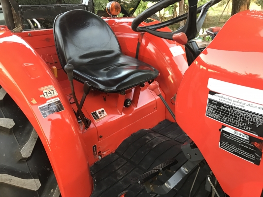 ขายรถไถคูโบต้า L4708(4WD)2เพลา พร้อมอุปกรณ์ ใบมีดดันดินหน้าและผานพรวน ทำงาน 877 ชั่วโมง เล่มพร้อม ราคา 398,000 บาท พร้อมส่งฟรี โทรสอบถามได้เลยค่ะ 081-9136451 ขอดูรูปทาง Line:Bow6451  รถสวย สภาพพร้อมใช้งาน  เครื่องดี เกียร์ดี ยางดีทั้ง 4 เส้น ตรวจเชคเรียบร