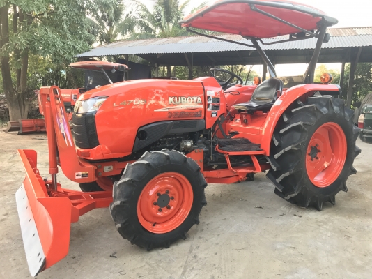 ขายรถไถคูโบต้า L4708(4WD)2เพลา พร้อมอุปกรณ์ ใบมีดดันดินหน้าและผานพรวน ทำงาน 877 ชั่วโมง เล่มพร้อม ราคา 398,000 บาท พร้อมส่งฟรี โทรสอบถามได้เลยค่ะ 081-9136451 ขอดูรูปทาง Line:Bow6451  รถสวย สภาพพร้อมใช้งาน  เครื่องดี เกียร์ดี ยางดีทั้ง 4 เส้น ตรวจเชคเรียบร