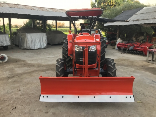 ขายรถไถคูโบต้า L4708(4WD)2เพลา พร้อมอุปกรณ์ ใบมีดดันดินหน้าและผานพรวน ทำงาน 877 ชั่วโมง เล่มพร้อม ราคา 398,000 บาท พร้อมส่งฟรี โทรสอบถามได้เลยค่ะ 081-9136451 ขอดูรูปทาง Line:Bow6451  รถสวย สภาพพร้อมใช้งาน  เครื่องดี เกียร์ดี ยางดีทั้ง 4 เส้น ตรวจเชคเรียบร