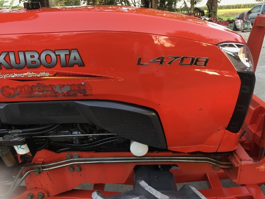 ขายรถไถคูโบต้า L4708(4WD)2เพลา พร้อมอุปกรณ์ ใบมีดดันดินหน้าและผานพรวน ทำงาน 877 ชั่วโมง เล่มพร้อม ราคา 398,000 บาท พร้อมส่งฟรี โทรสอบถามได้เลยค่ะ 081-9136451 ขอดูรูปทาง Line:Bow6451  รถสวย สภาพพร้อมใช้งาน  เครื่องดี เกียร์ดี ยางดีทั้ง 4 เส้น ตรวจเชคเรียบร