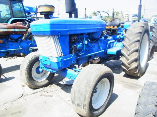 ขายรถแทรกเตอร์ล้อยาง Ford-NH 2305 CP มือสองจากประเทศอังกฤษ