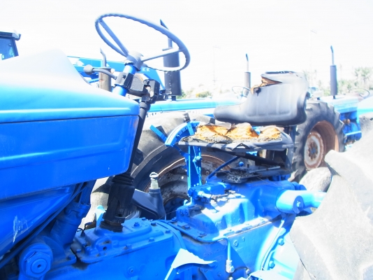 ขายรถแทรกเตอร์ล้อยาง Ford-NH 2305 CP มือสองจากประเทศอังกฤษ