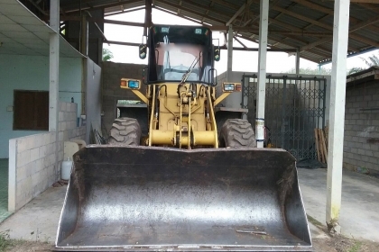 รถตัก KOMATSU WA 100 - 3E , ( รถสวย ) / ( รถทำงาน 2,6XX ชม. ) สนใจติดต่อ 081 - 6079515