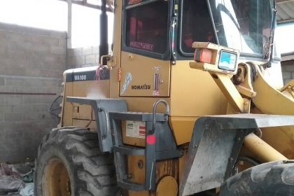 รถตัก KOMATSU WA 100 - 3E , ( รถสวย ) / ( รถทำงาน 2,6XX ชม. ) สนใจติดต่อ 081 - 6079515
