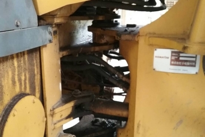 รถตัก KOMATSU WA 100 - 3E , ( รถสวย ) / ( รถทำงาน 2,6XX ชม. ) สนใจติดต่อ 081 - 6079515