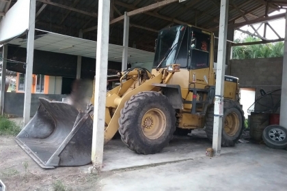 รถตัก KOMATSU WA 100 - 3E , ( รถสวย ) / ( รถทำงาน 2,6XX ชม. ) สนใจติดต่อ 081 - 6079515